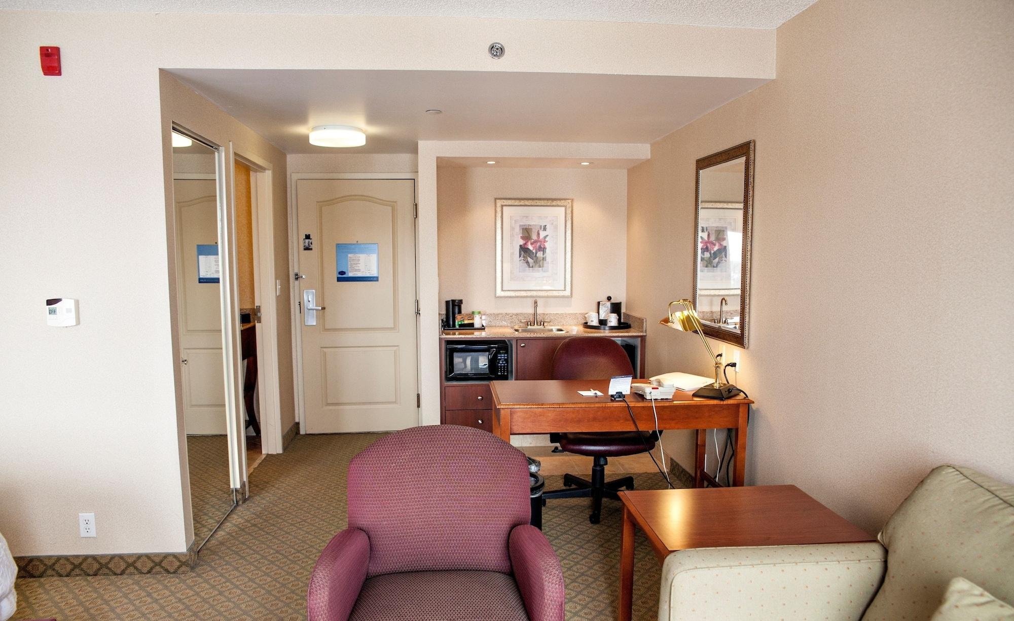 Holiday Inn Express & Suites Kitchener Southeast By Ihg Exterior photo