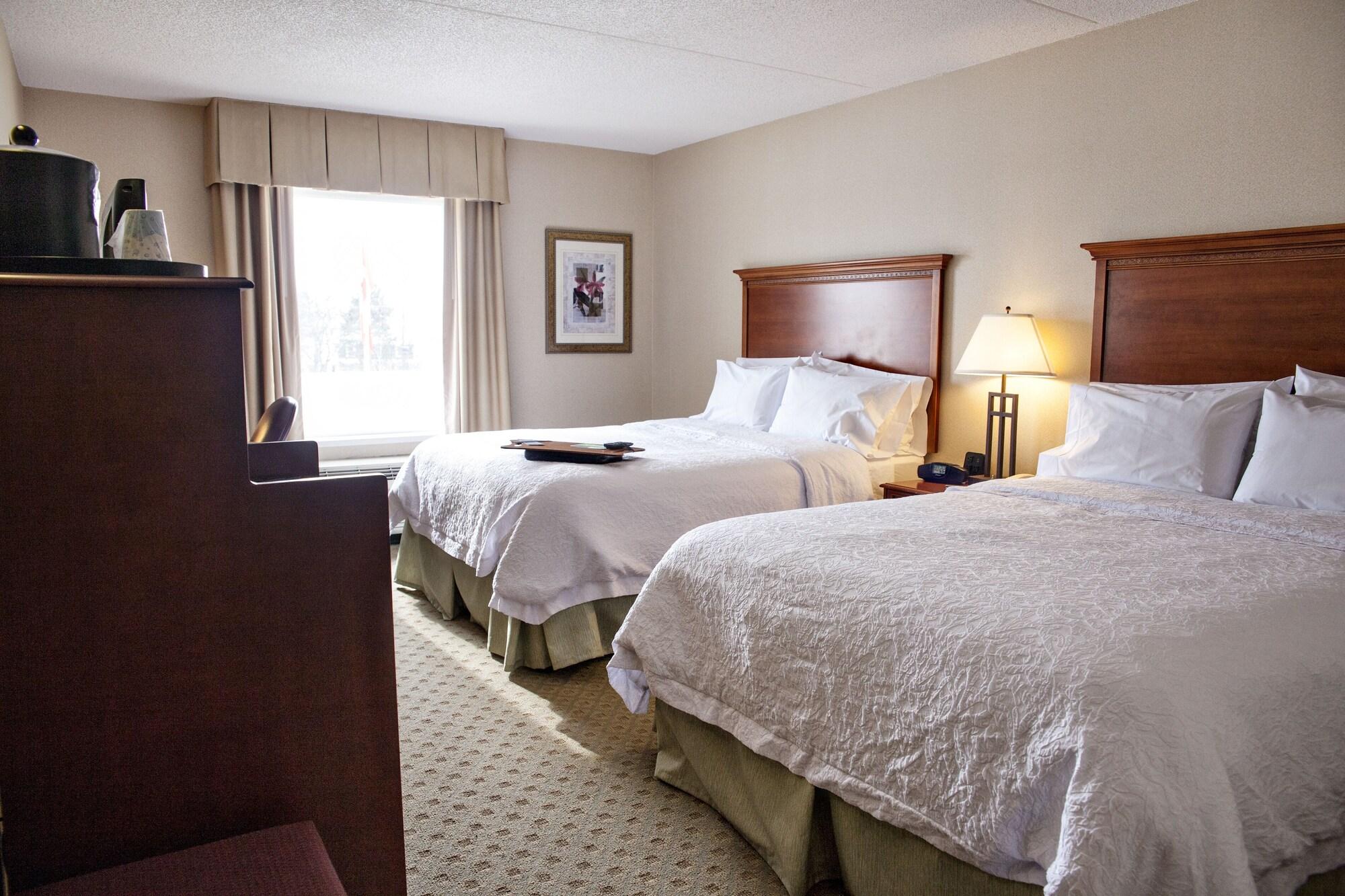 Holiday Inn Express & Suites Kitchener Southeast By Ihg Exterior photo