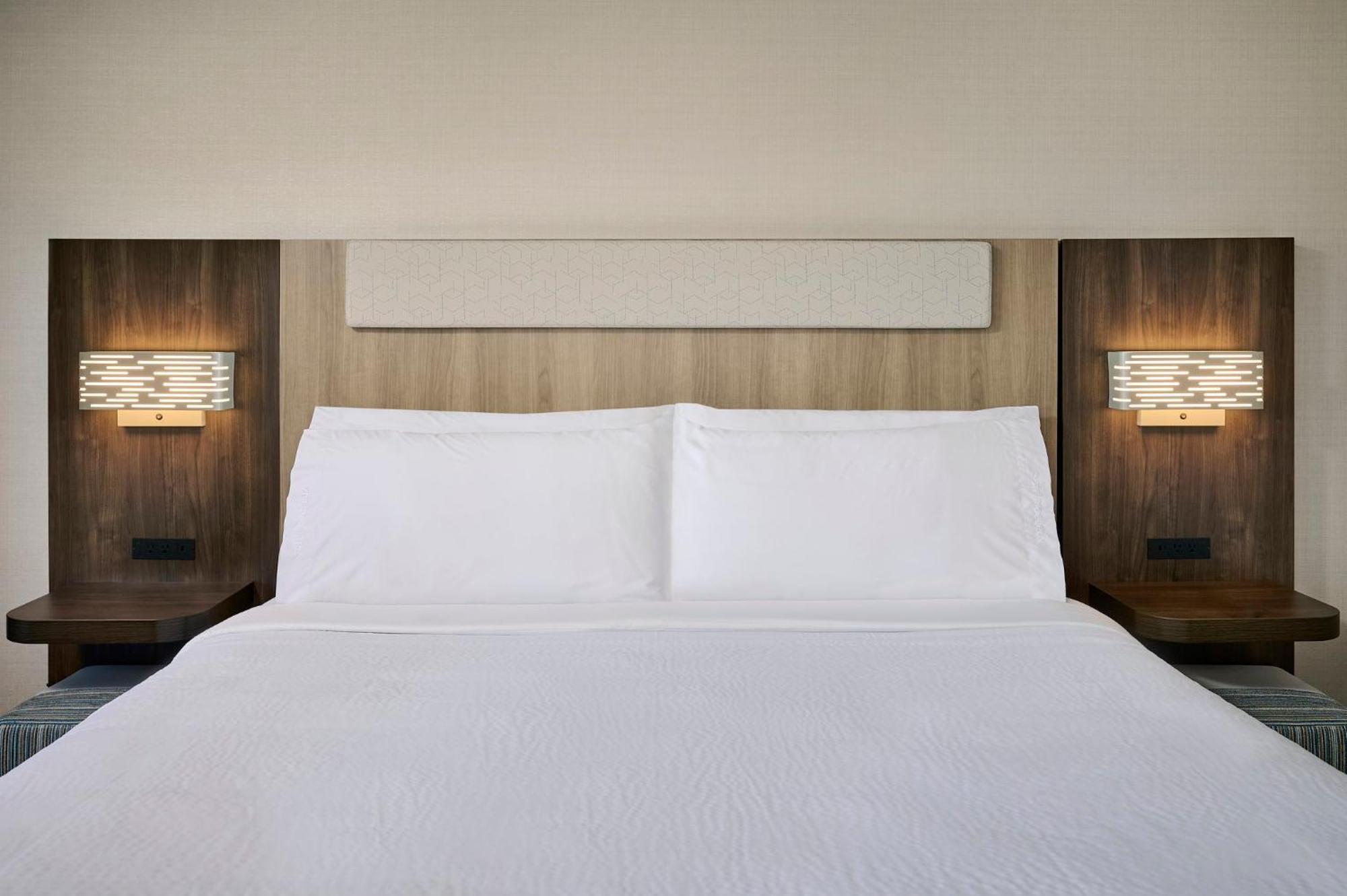 Holiday Inn Express & Suites Kitchener Southeast By Ihg Exterior photo